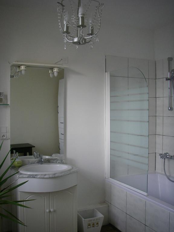 Chambre D'Hotes La Maison Du Neuilly 르 꽁께 객실 사진